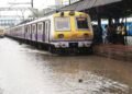 Mumbai Local Train : मध्य रेल्वेची वाहतूक पुन्हा खोळंबली, मुसळधार पावसामुळे मुंबईकरांचे हाल